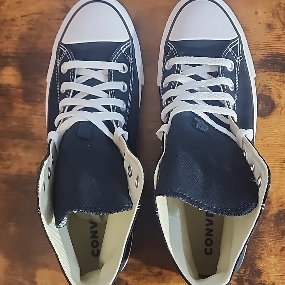 Converse All Star Black And White unisex M-8.5 W-10.5 Firm Price Is 66 I'm Losin - Picture 2 of 10